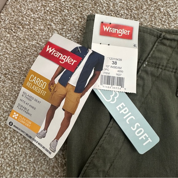 NWT Wrangler Relaxed Fit Waist 38 Men's Cargo Shorts, Olive green 0035 - Picture 9 of 9